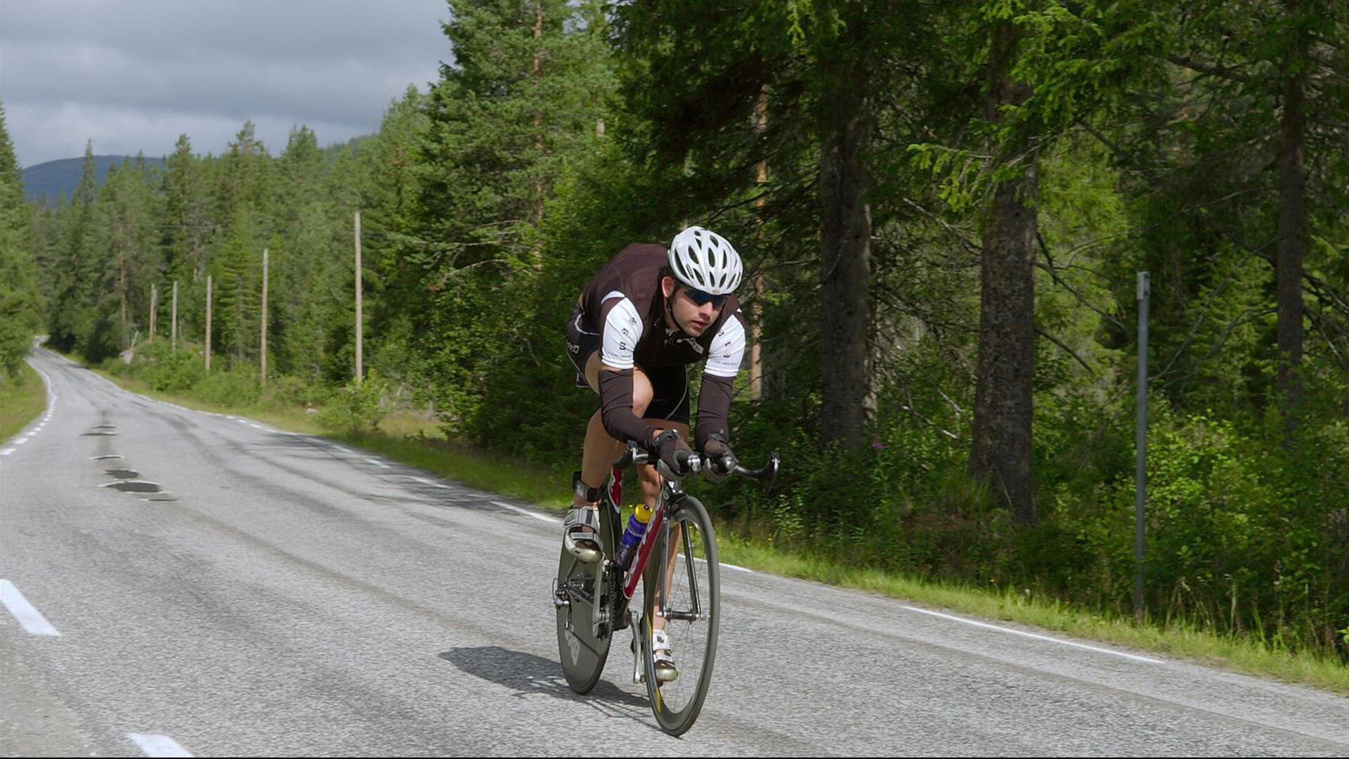 世界杯次回合激情夜！周冠宇里突外投，洛杉矶快船惊险新疆男篮(首次中国队闯入世界杯决赛)